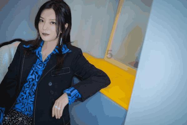 苏菲亚和安伯的休闲装